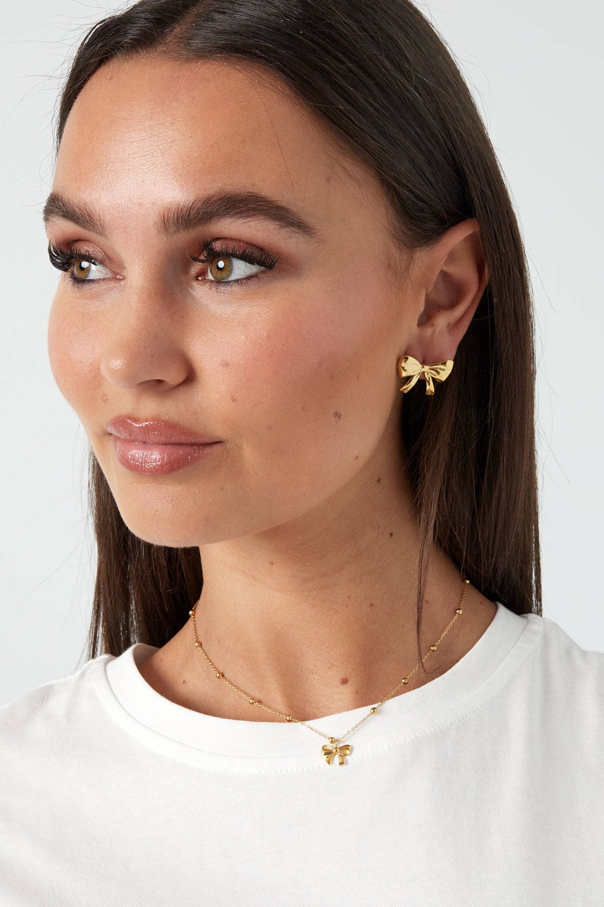 necklace with balls and bow