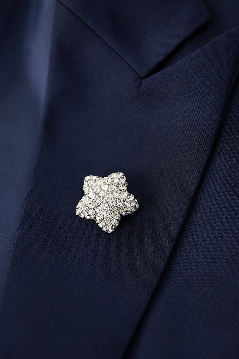 Floral essence brooch - Silver Color color