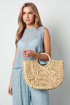 Braided beach bag with round handle - black & white