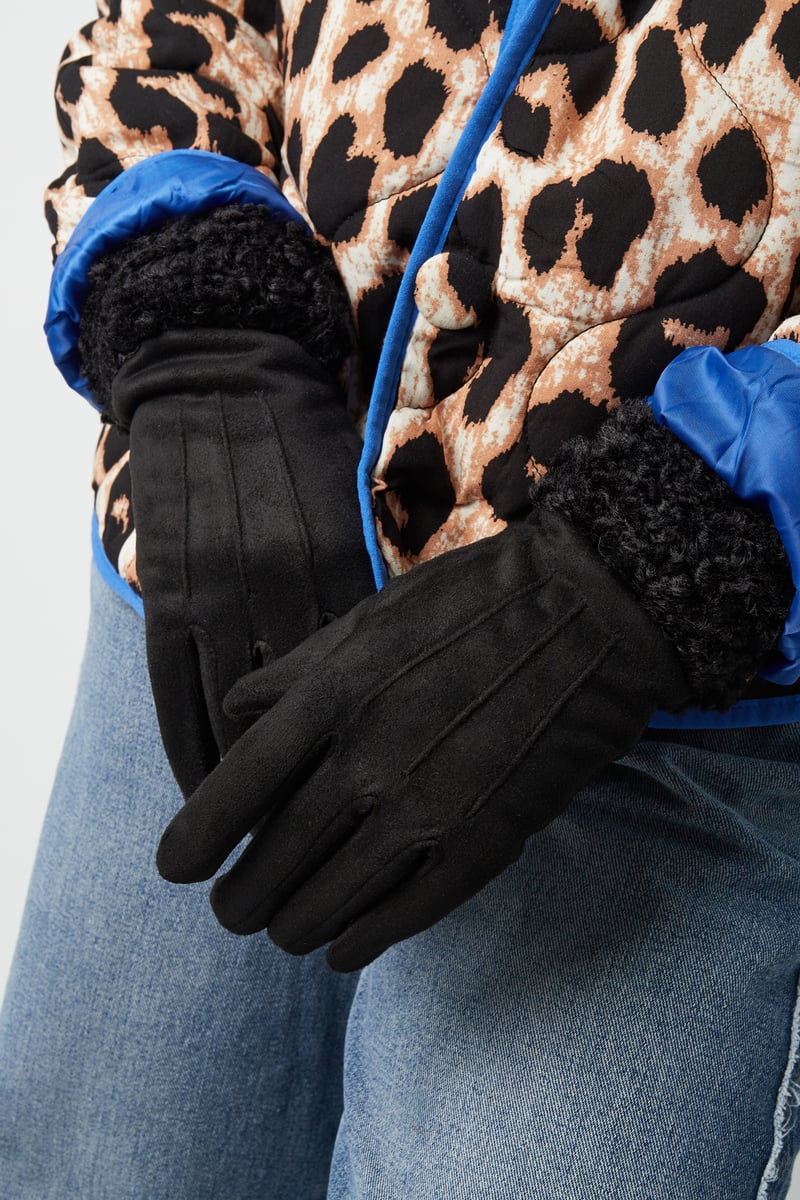 Fuzzy gloves