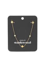 gleaming luck necklace