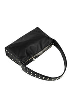 Bag babe on the move