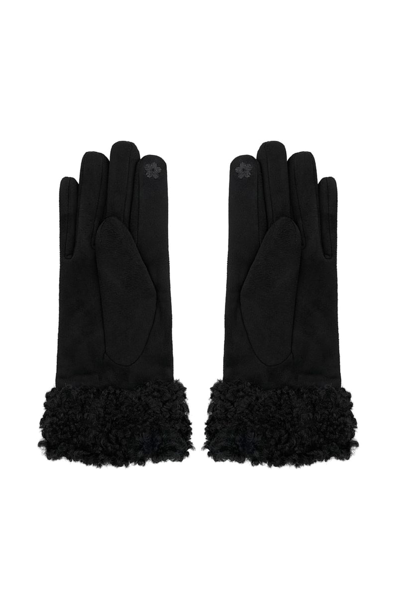 Fuzzy gloves
