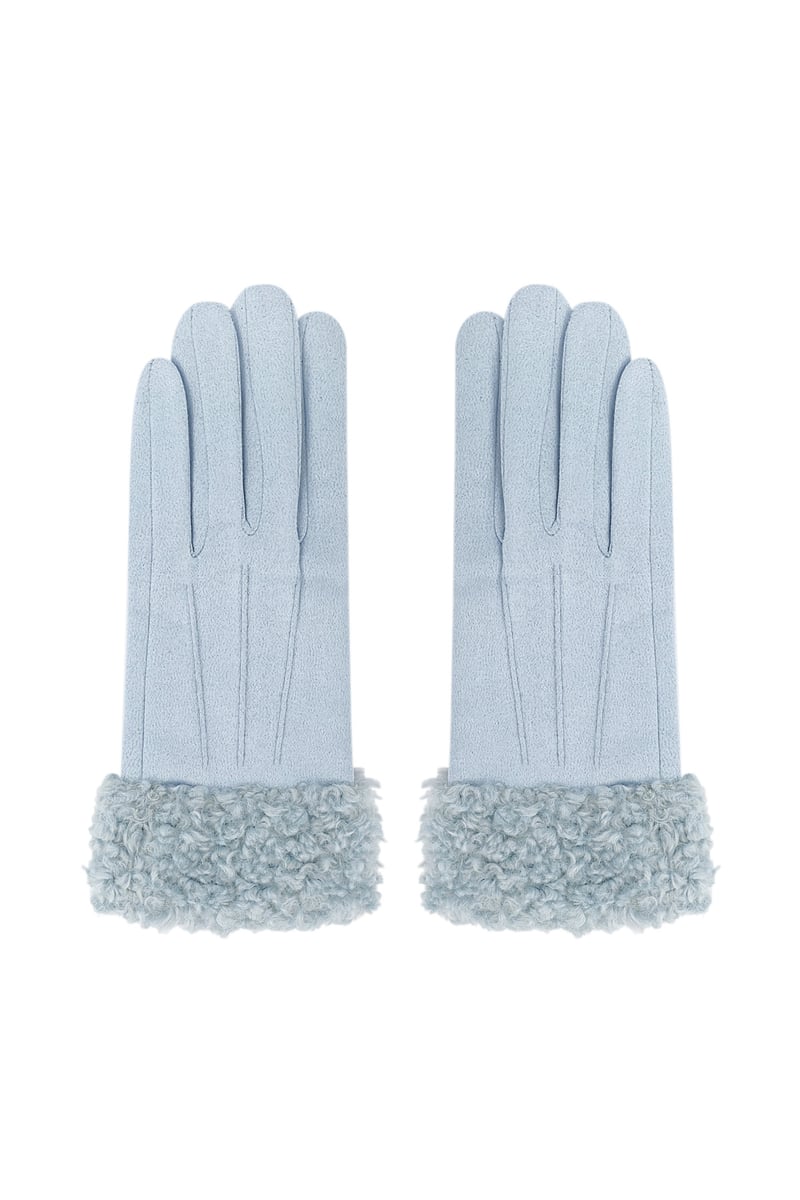 Fuzzy gloves