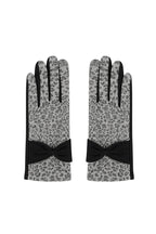 Leopard chic gloves