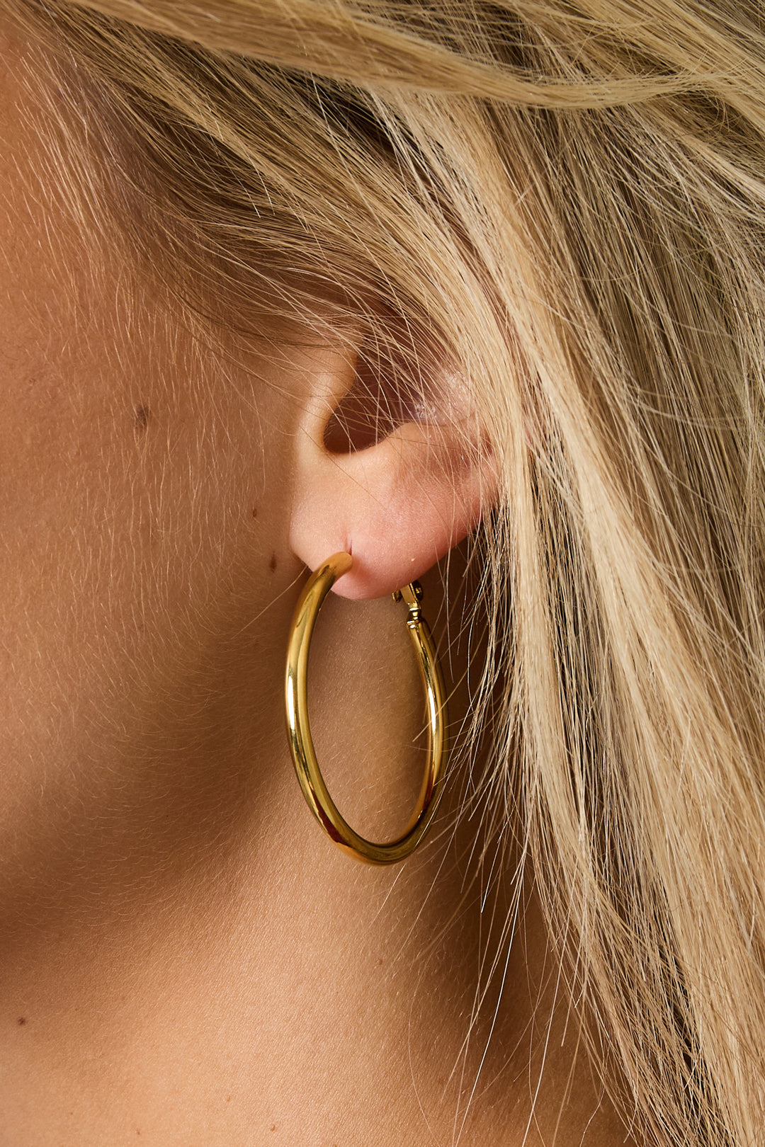 Basic Babe Hoops earrings