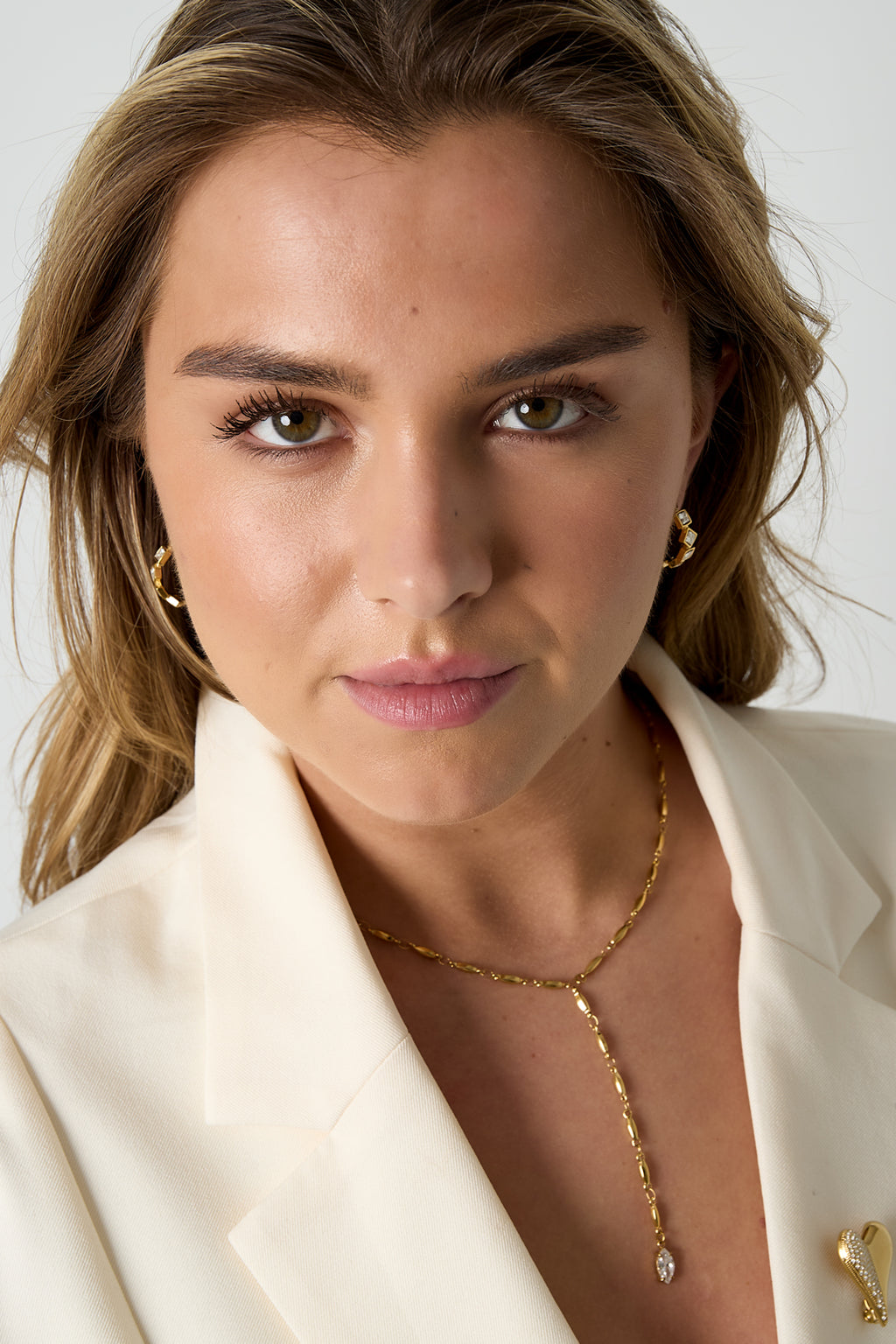 Earrings with alternating stones