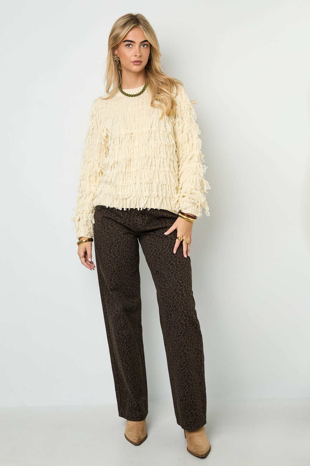 Knitted sweater with fringes
