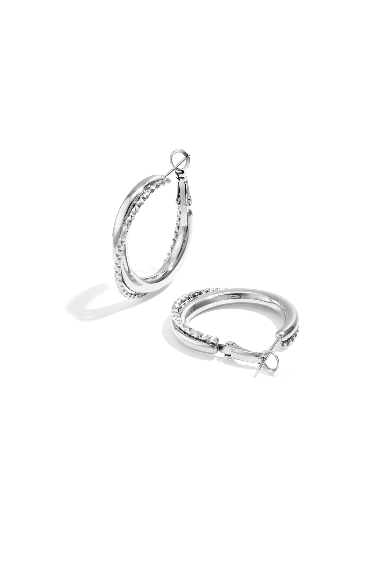 Double hoop earrings with twist detail